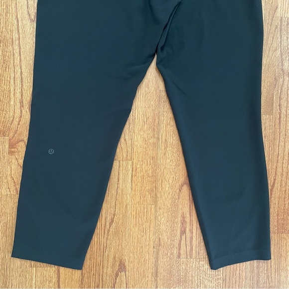 Lululemon On The Fly Pant *Woven 28" in Black Pants size 10 - Picture 12 of 16